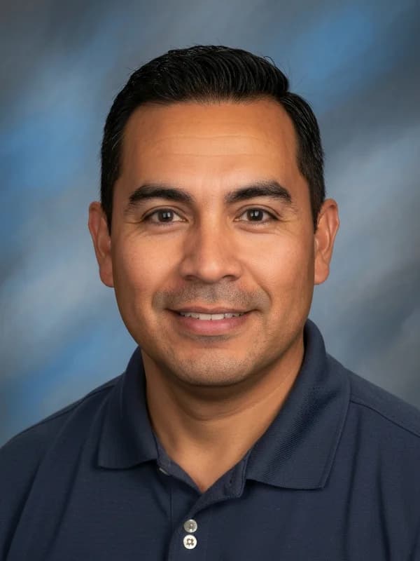 Daniel Perez headshot