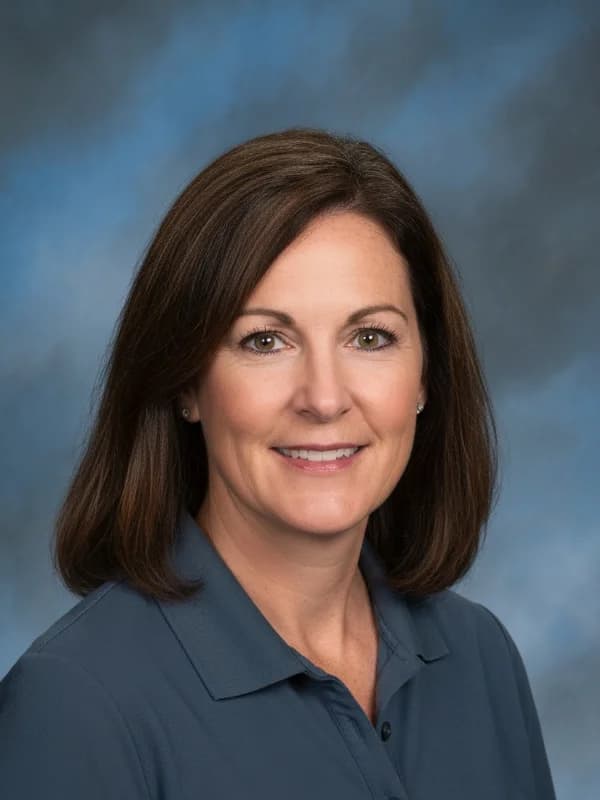 Hannah Jones headshot