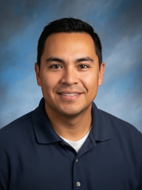 Aaron Torres headshot