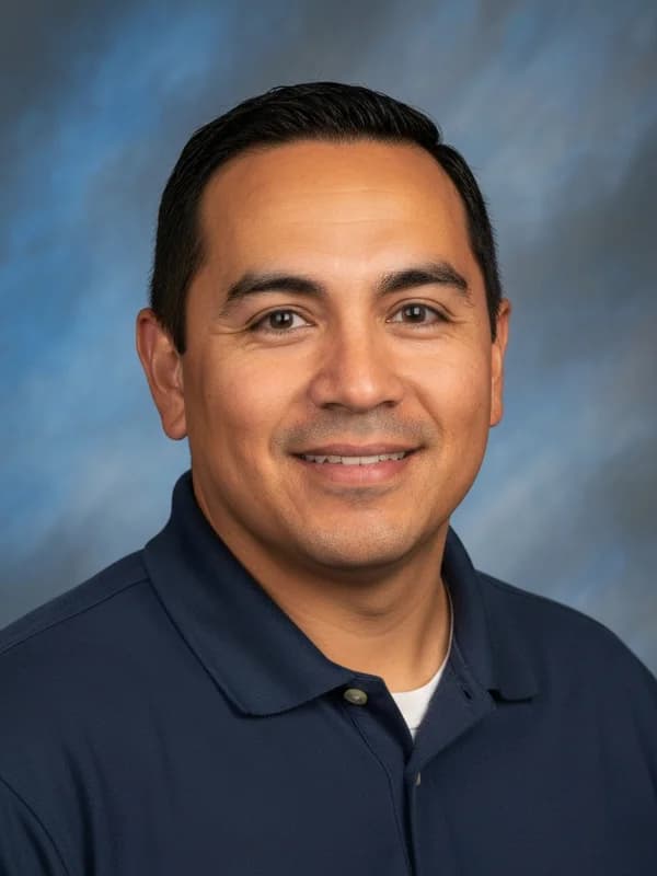 Julian Lopez headshot