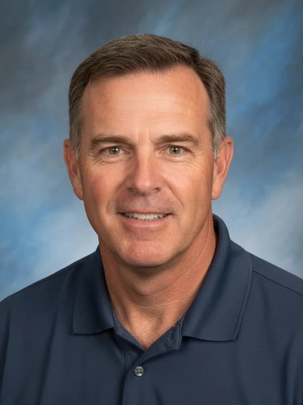 Steven Jones headshot